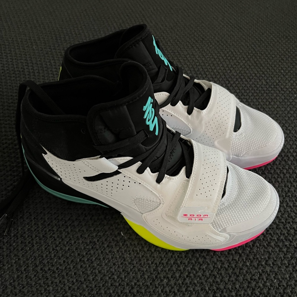 NWOT OR BOX Jordan Zion 2